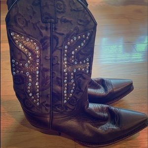 Frye studded cowboy boots sz 9